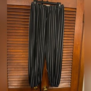 Light weight relaxed fit pants